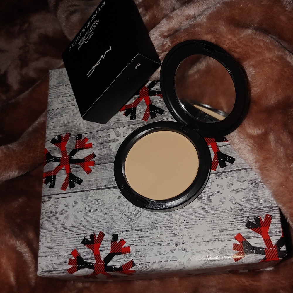 🍒 New Mac Studio Fix Powder + Foundation NC20 🍒